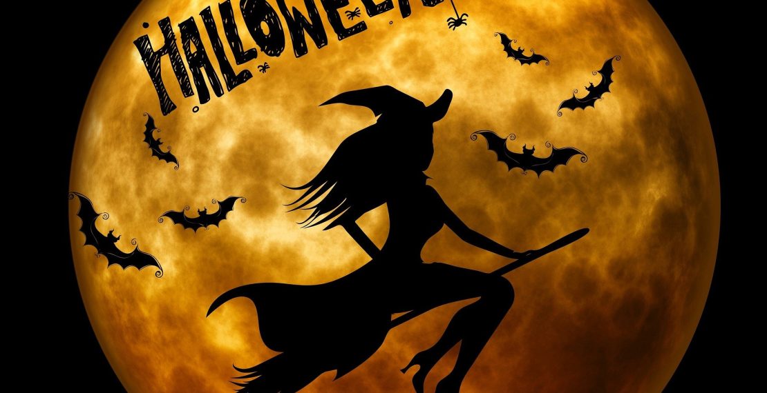Medencés Halloween party a V8-ban